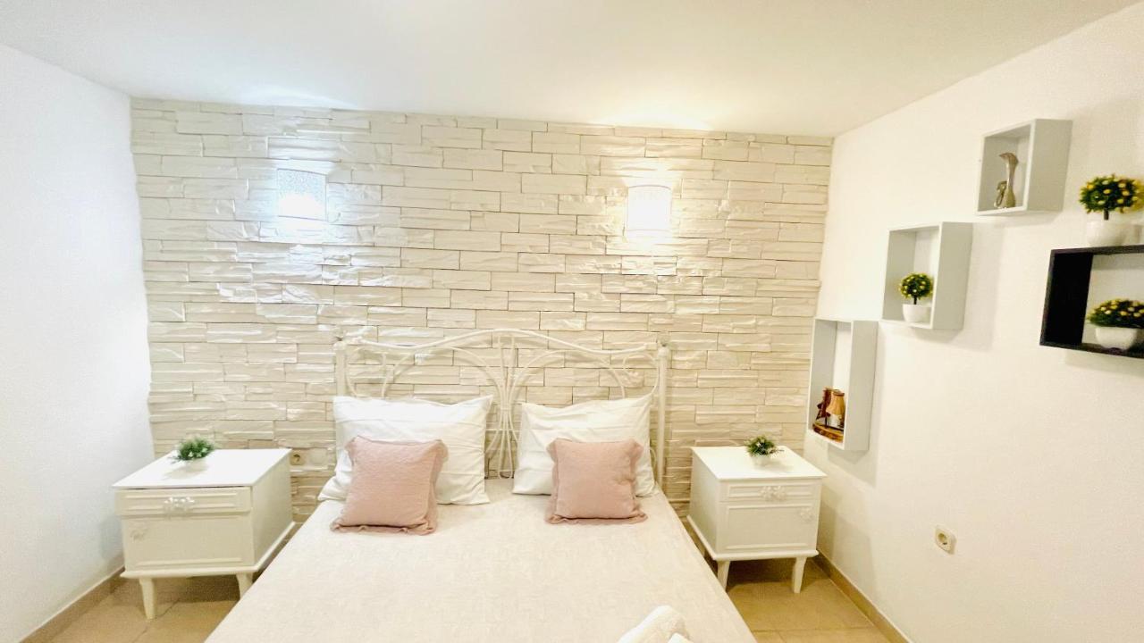 Colorful And Happy Apartment Sukosan - With Parking 外观 照片