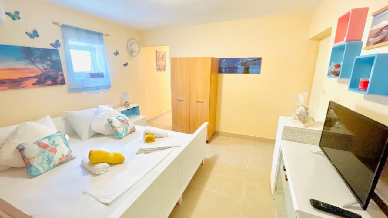 Colorful And Happy Apartment Sukosan - With Parking 外观 照片