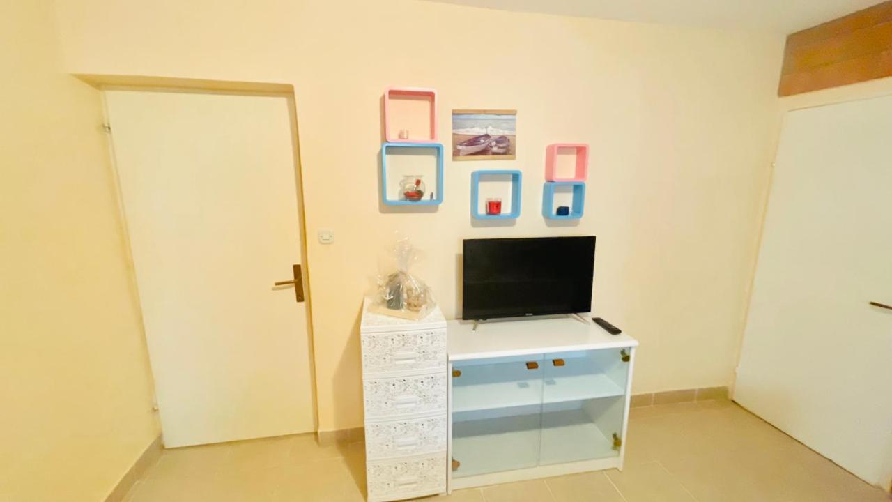 Colorful And Happy Apartment Sukosan - With Parking 外观 照片