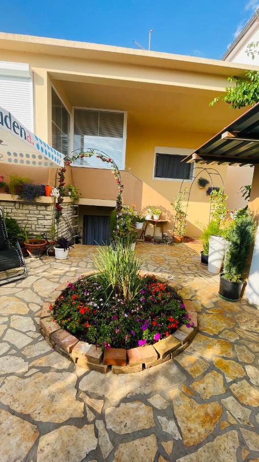 Colorful And Happy Apartment Sukosan - With Parking 外观 照片