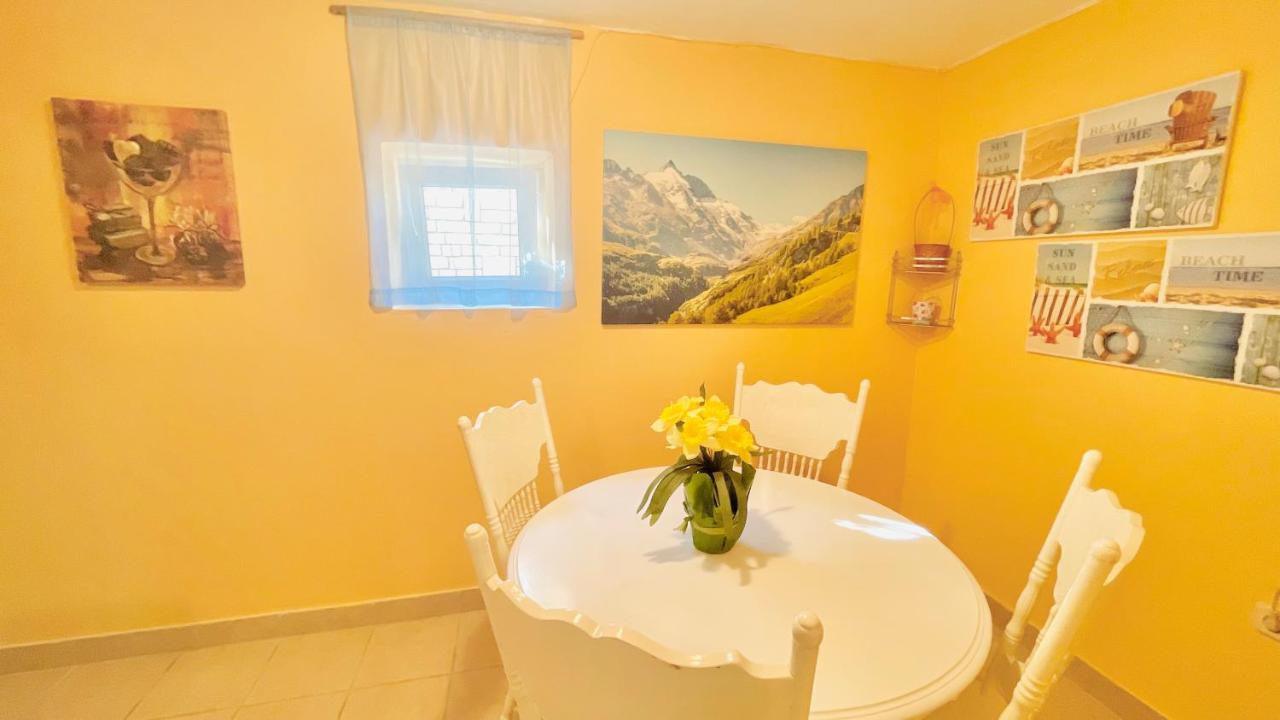 Colorful And Happy Apartment Sukosan - With Parking 外观 照片