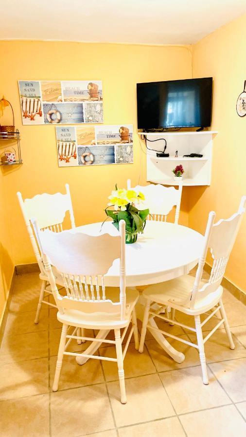 Colorful And Happy Apartment Sukosan - With Parking 外观 照片