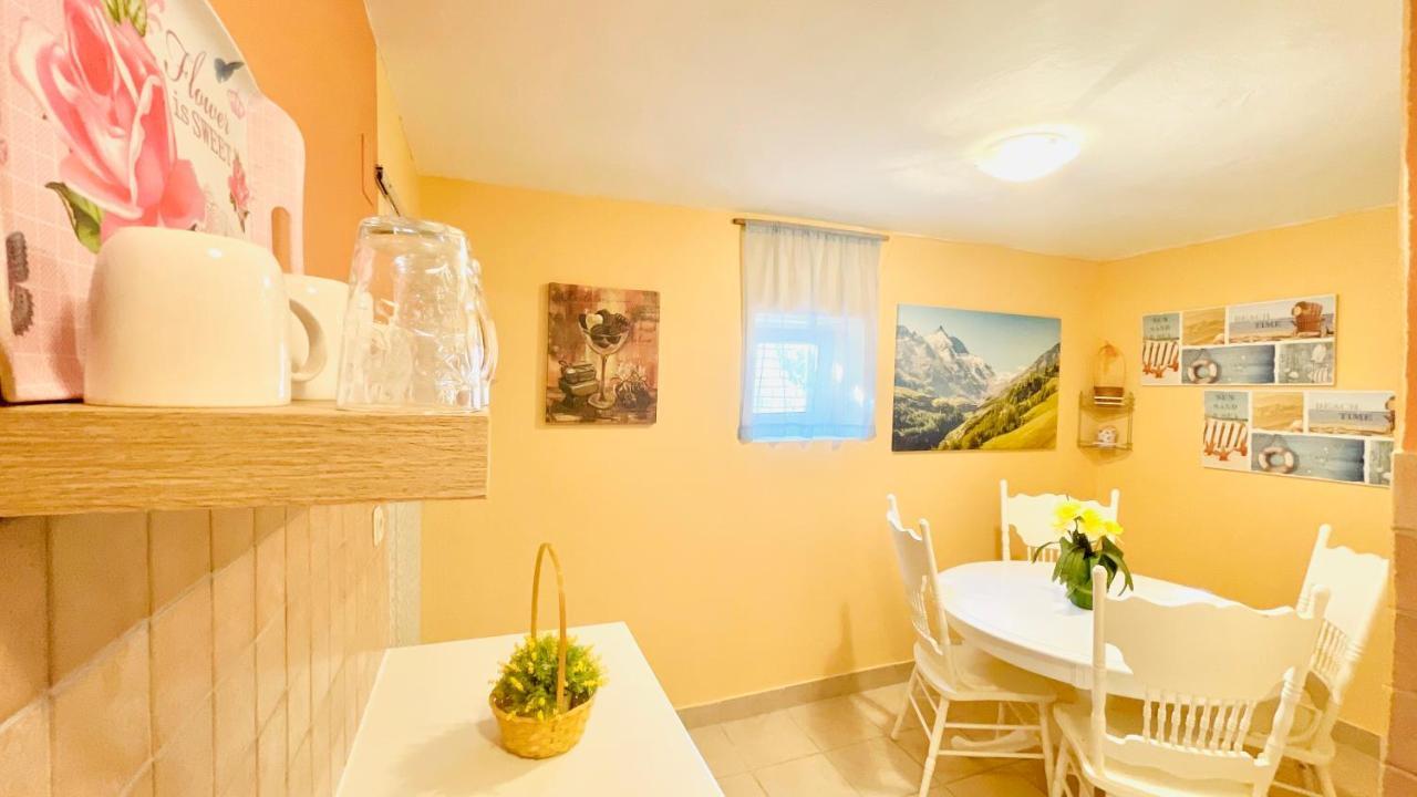 Colorful And Happy Apartment Sukosan - With Parking 外观 照片