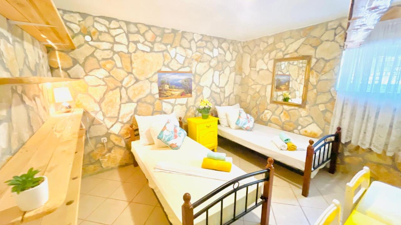 Colorful And Happy Apartment Sukosan - With Parking 外观 照片